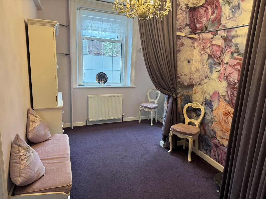Lot: 77 - GROUND FLOOR COMMERCIAL UNIT AND LOWER FLOOR WORKSHOP PREVIOUSLY IN USE AS A RESIDENTIAL FLAT - Rear of the Shop